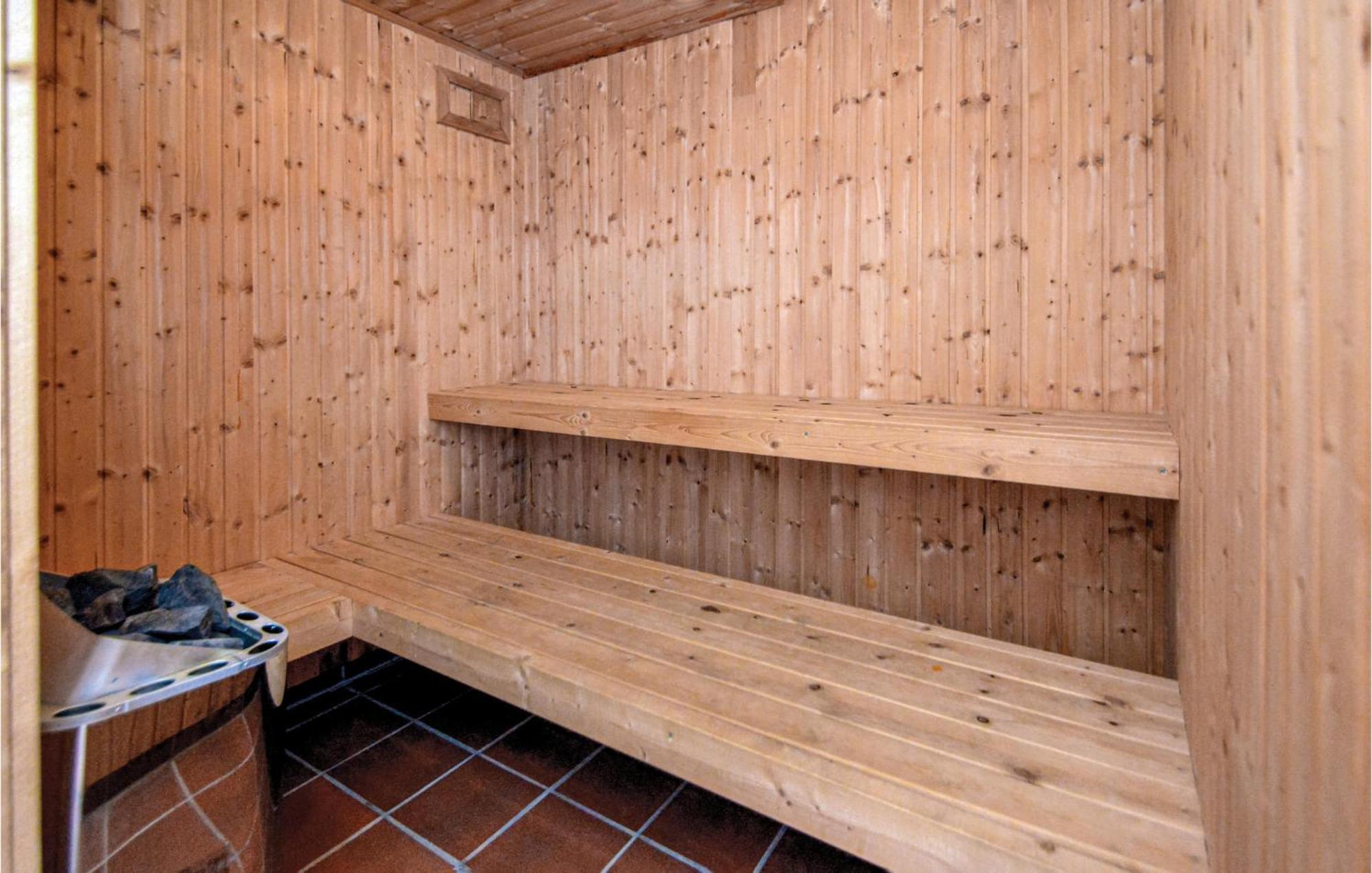 Amazing Home In Blavand With Sauna Экстерьер фото